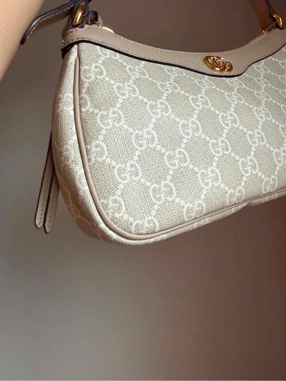 Gucci Beige GG Supreme Shoulder Bag with Gold Hardware - Picture 9 of 16
